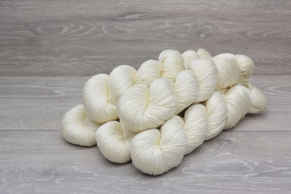 4ply 75% Superwash Extrafine (19.5 micron)  Merino Wool 25% Silk Yarn 5 x 100g Pack