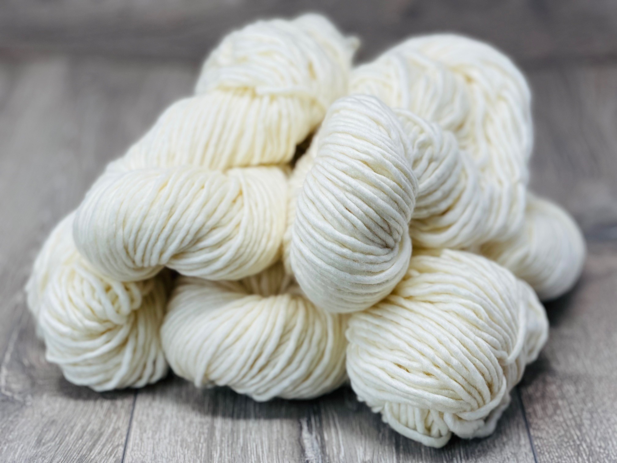 Chunky Singles Yarn. 100% Superwash Extrafine (19.5 micron) Merino Wool Yarn (1/1Nm) 5 x 100gm Pack