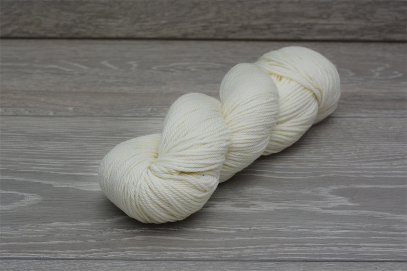 DK Superwash Extrafine (19.5 micron) Merino Wool Yarn  1  x 100g Hank