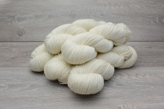 Sock weight singles yarn. 100% Extrafine (19.5 micron) Superwash Merino Wool (1/4Nm) 5 x 100g Pack