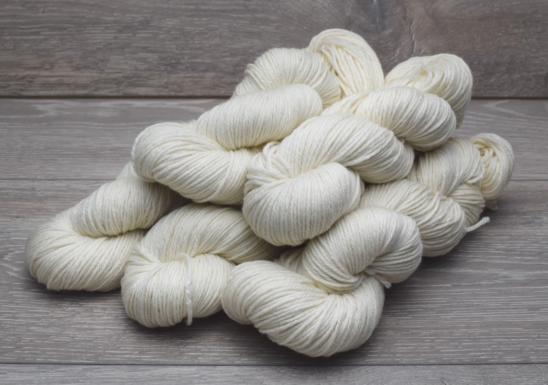 DK weight 80% Superwash Merino 10% Cashmere 10% Nylon Yarn 5 x 100g Pack