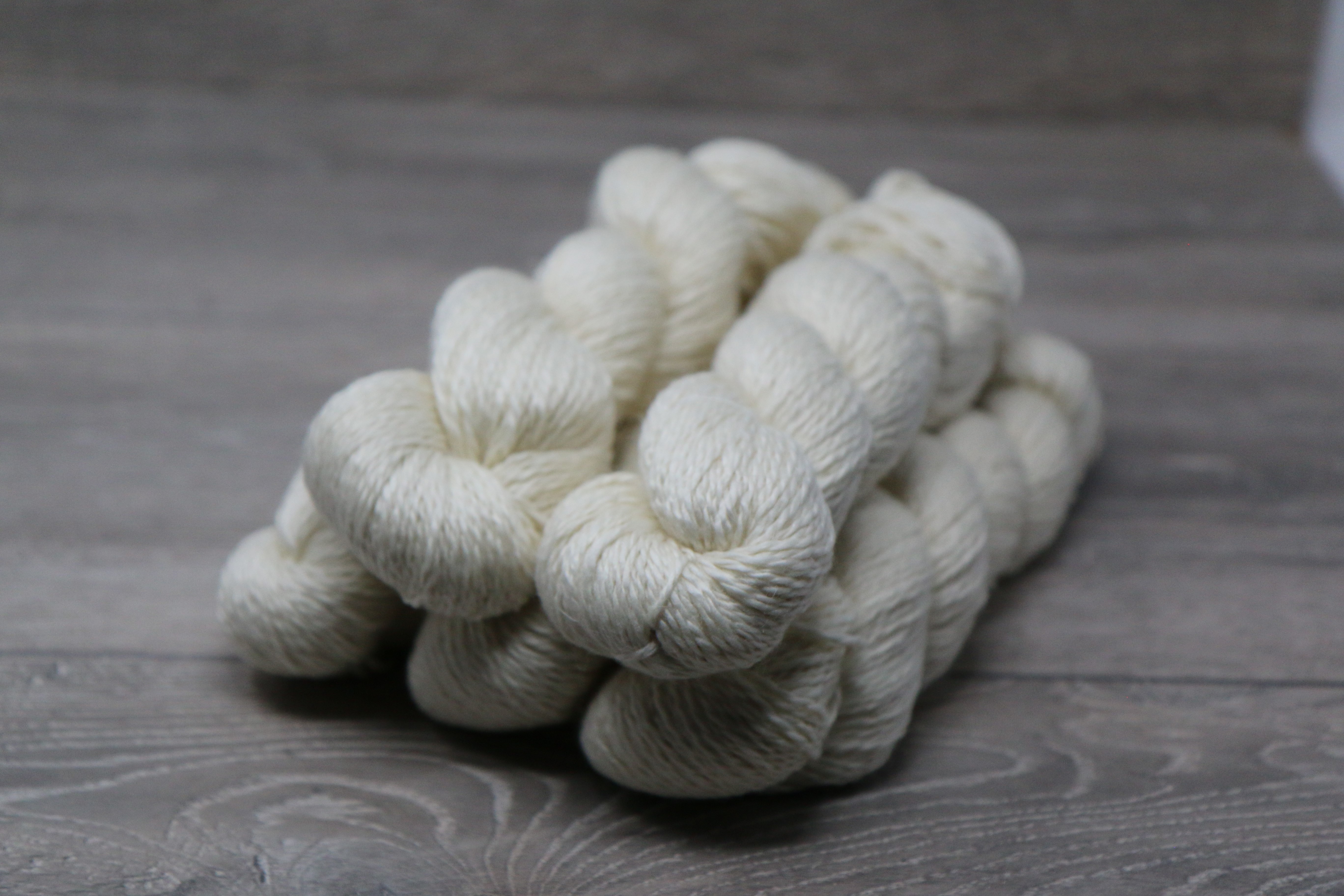 Aran Weight 90% Superwash Merino 10% Linen Yarn 5 x 100g PACK