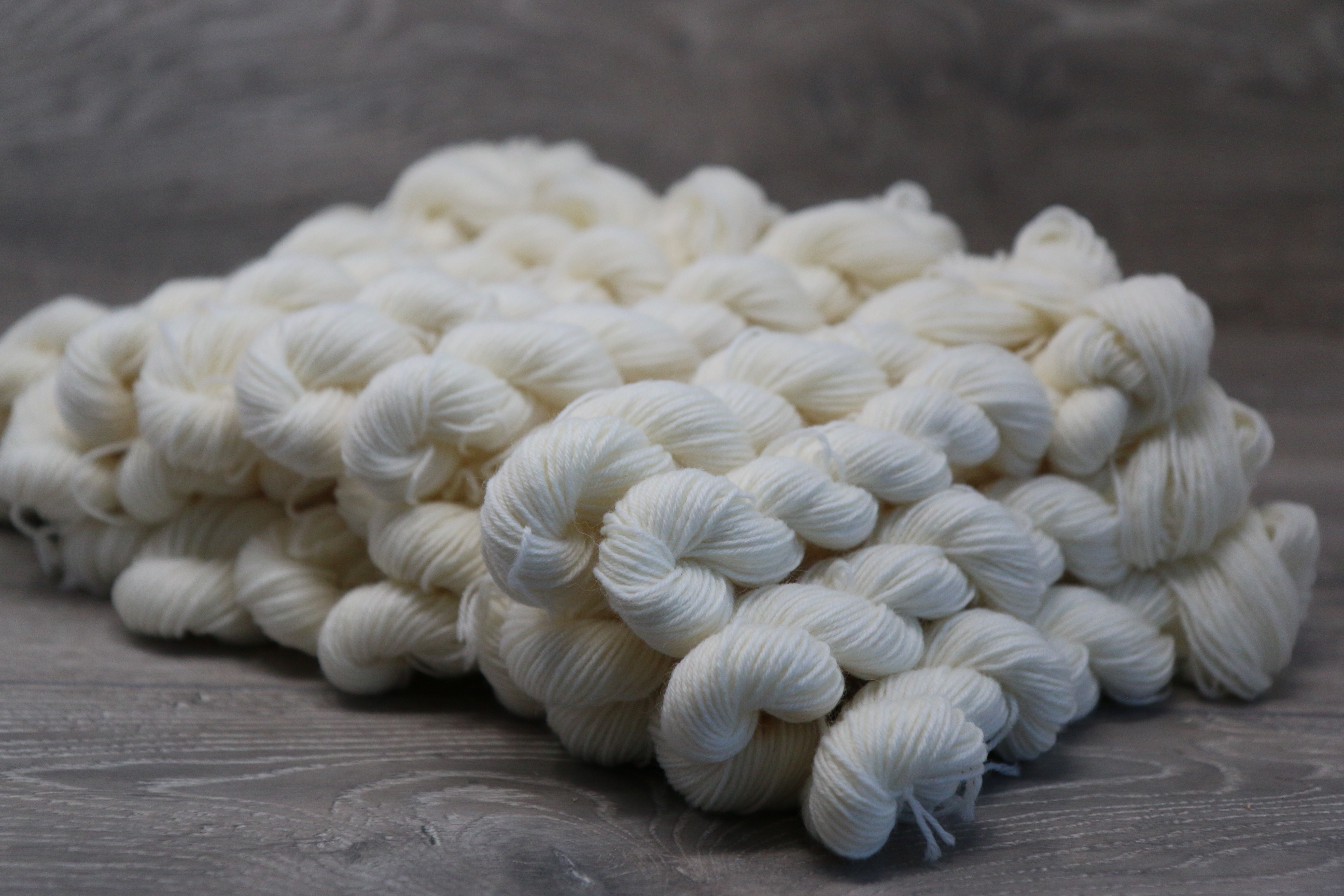 NEW 4ply MINI 75% Superwash Wool 25% Nylon  Yarn 25 x 20gm Pack