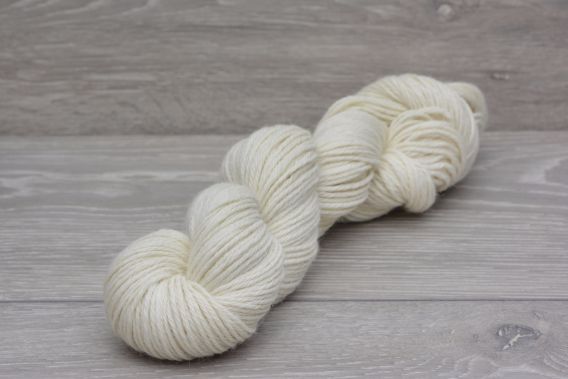 DK Weight 100% Baby Alpaca Yarn 1 x 100g Hank