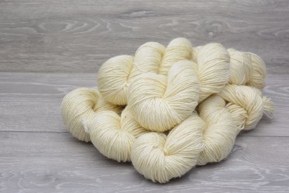 DK 100% Superwash Bluefaced Leicester Wool Yarn 5 x 100g Pack 