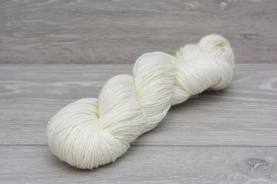 DK 75% Superwash Wool 25% Nylon  Yarn 1 x 100g Hank