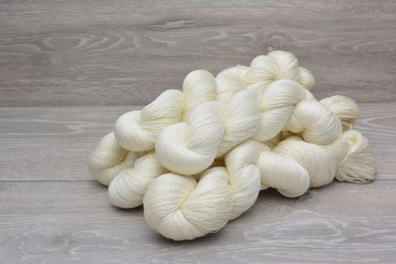 Lace weight 75% Superwash Extrafine (19.5 micron) Merino Wool 25% Silk Yarn 5 x 100g Pack 