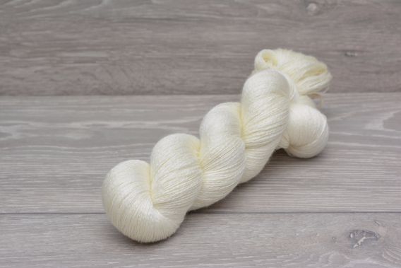 Lace weight 75% Superwash Extrafine (19.5 micron) Merino Wool 25% Silk Yarn 1 x 100g Hank