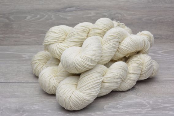 DK Non Superwash Extrafine (19.5 micron) Merino Wool Yarn 5 x 100gm Pack